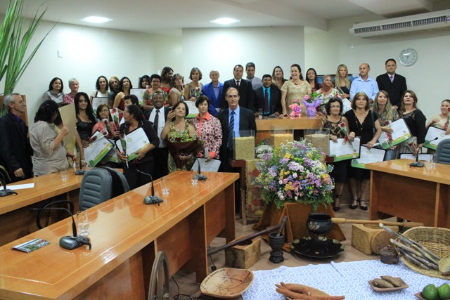 Fechando o mês das mulheres Câmara realiza reunião solene que homenageia as mulheres do campo.